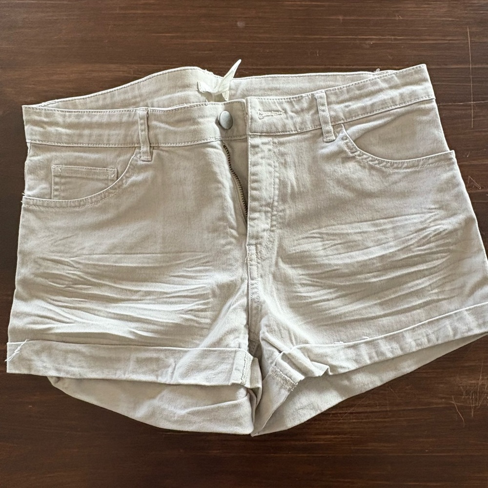 Women's Cream Shorts